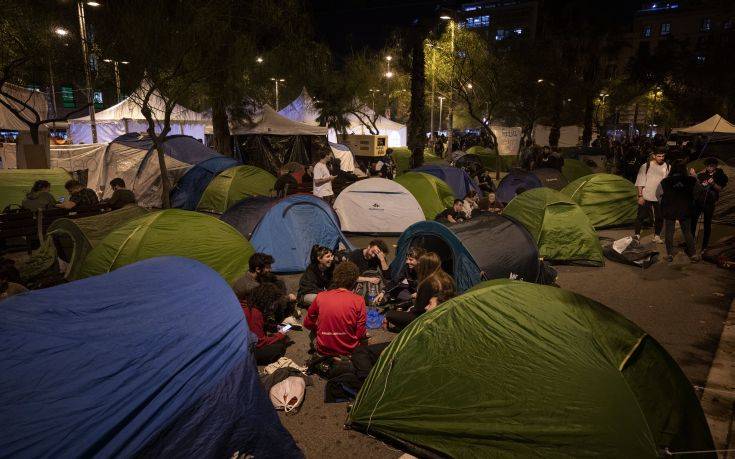 Συνεχίζονται οι αντιδράσεις στη Βαρκελώνη για την καταδίκη των αυτονομιστών ηγετών