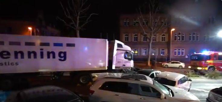 Γερμανία: Κλεμμένο φορτηγό έπεσε πάνω σε αυτοκίνητα που περίμεναν σε φανάρι, 17 τραυματίες
