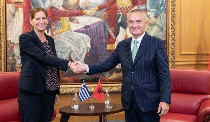 Αλβανία: Ο Πρόεδρος της Δημοκρατίας Ιλίρ Μέτα δέχθηκε τα διαπιστευτήρια από τη νέα Πρέσβη της Ελλάδος
