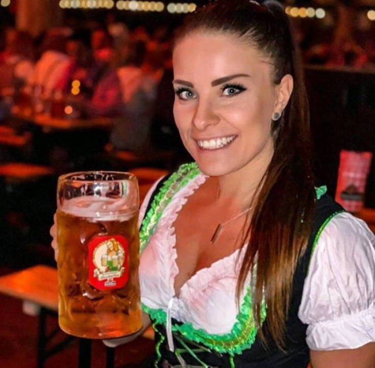 Τα κορίτσια του Oktoberfest που τραβούν τα βλέμματα