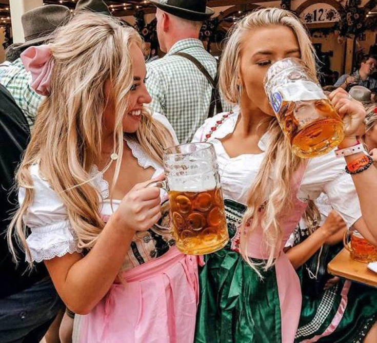 Τα κορίτσια του Oktoberfest που τραβούν τα βλέμματα