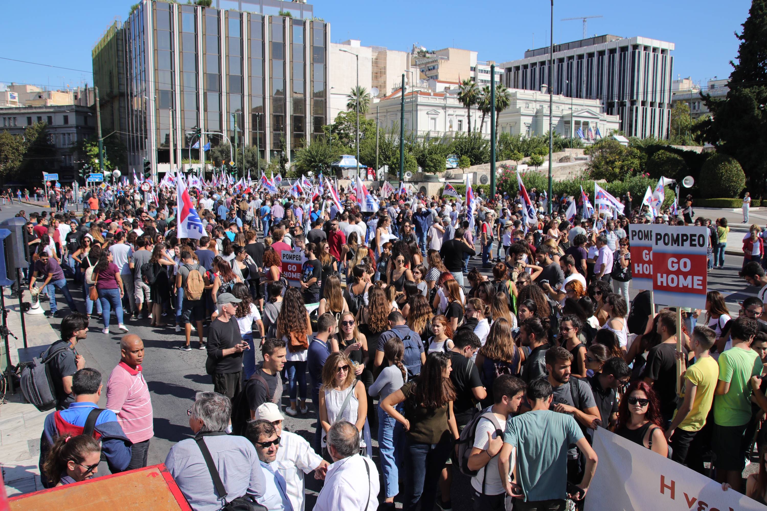 Δείτε φωτογραφίες από τη συγκέντρωση του ΠΑΜΕ στο Σύνταγμα για την επίσκεψη Πομπέο