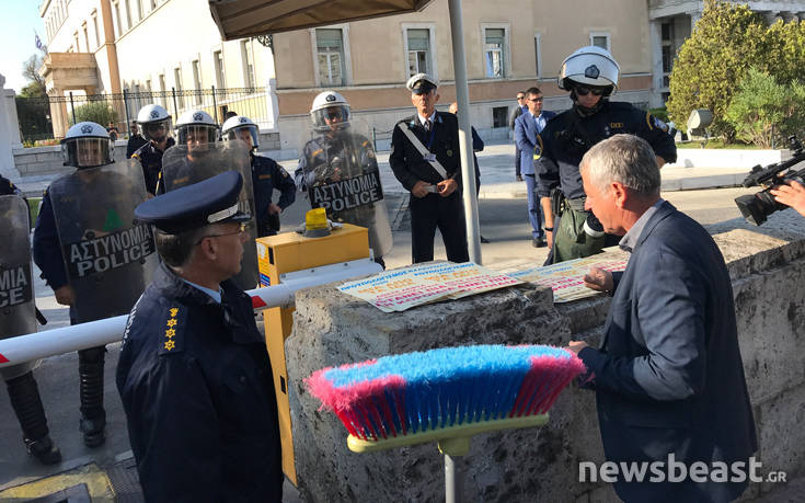 Στη Βουλή η πορεία της ΠΟΕΔΗΝ