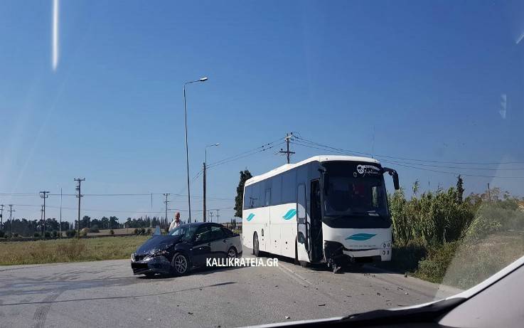 Tροχαίο με λεωφορείο που μετέφερε μαθητές στη Χαλκιδική