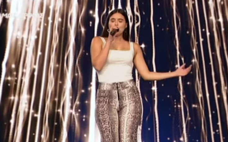 The Voice: Η 22χρονη μάγεψε τους κριτές με το νοσταλγικό τραγούδι της