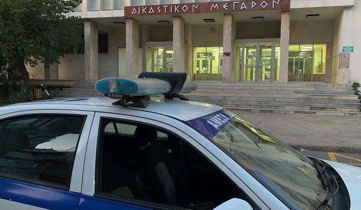 Άνδρας πυροβόλησε δυο φόρες στην είσοδο των δικαστηρίων Αγρινίου