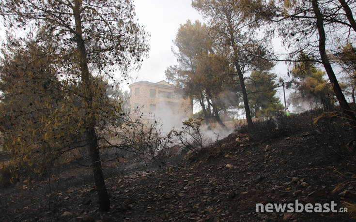 Έσβησε η φωτιά που είχε ξεσπάσει κοντά σε σπίτια στο Βαρνάβα