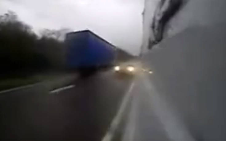 Οδηγός κάνει τρελή προσπέραση με ασύλληπτη ταχύτητα και σκοτώνει έγκυο