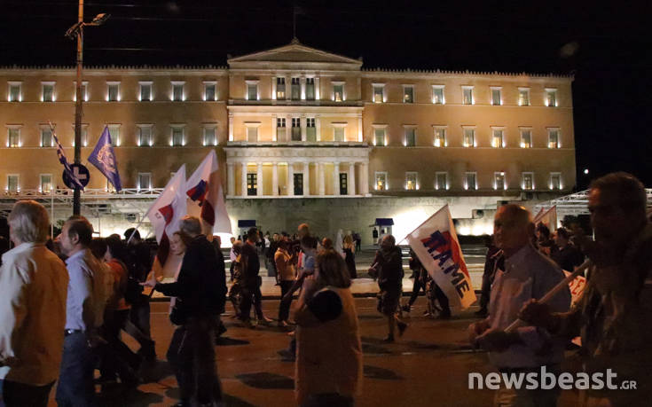 Σε εξέλιξη συγκέντρωση της ΑΔΕΔΥ στο Σύνταγμα ενάντια στο αναπτυξιακό νομοσχέδιο &#8211; Πορεία και το ΠΑΜΕ