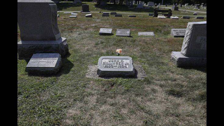 Είναι ο διαβόητος γκάνγκστερ Τζον Ντίλιντζερ όντως θαμμένος σε ένα κοιμητήριο της Ιντιάνα;