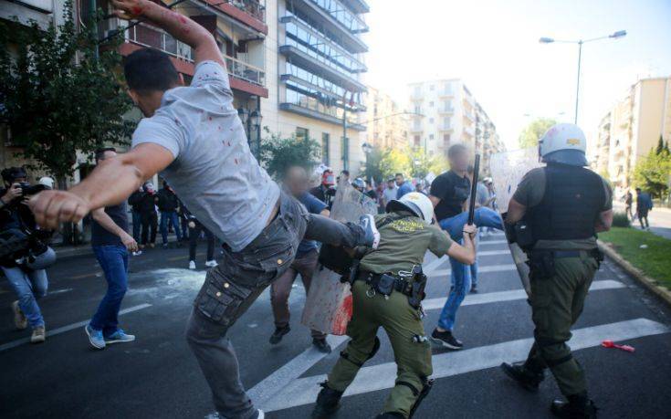 Τι κατέθεσε ο αστυνομικός που δέχθηκε χτύπημα από διαδηλωτή στο άγαλμα του Τρούμαν