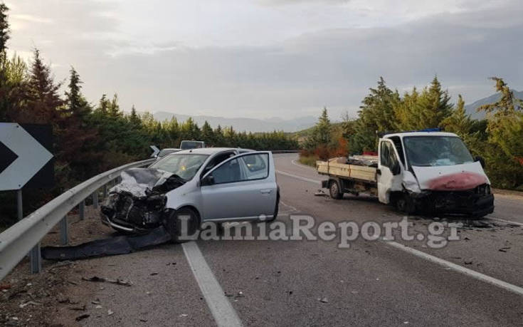 Τροχαίο με μετωπική σύγκρουση έξω από τη Λαμία