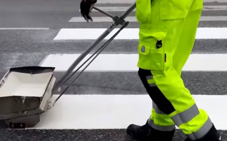 Ο ενδιαφέρον τρόπος που γίνονται οι διαγραμμίσεις σε δρόμους