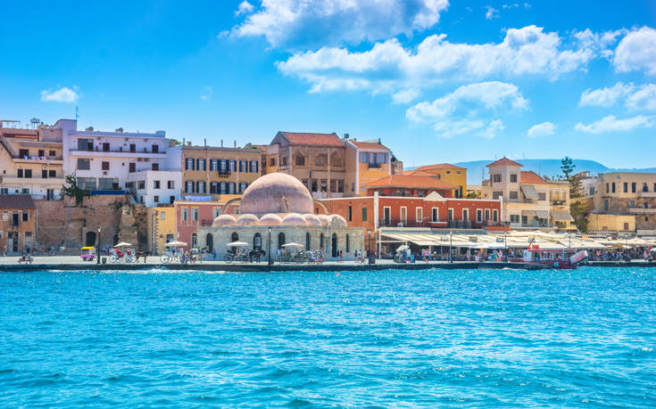 Το Παλιό Λιμάνι των Χανίων, σημείο αναφοράς για την όμορφη πόλη της Κρήτης