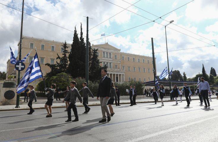 ΣΥΡΙΖΑ για την επιλογή σημαιοφόρων και ΝΔ: Συμπεριφέρονται ως άλλοι Βουρβόνοι