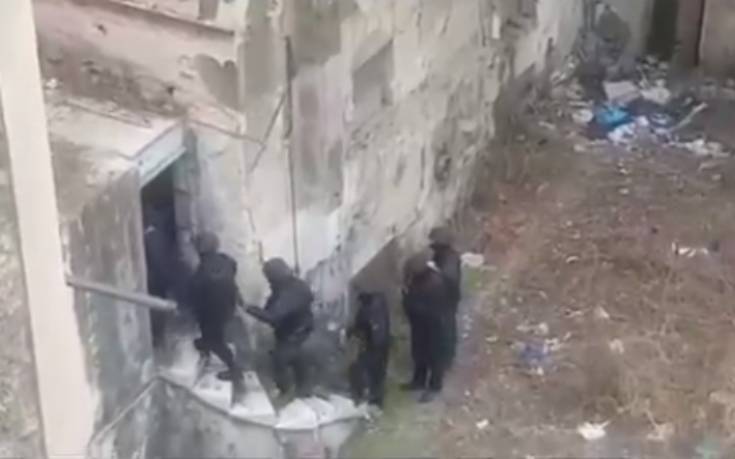 Το βίντεο από την αστυνομική επιχείρηση με τα ναρκωτικά στην Αθήνα
