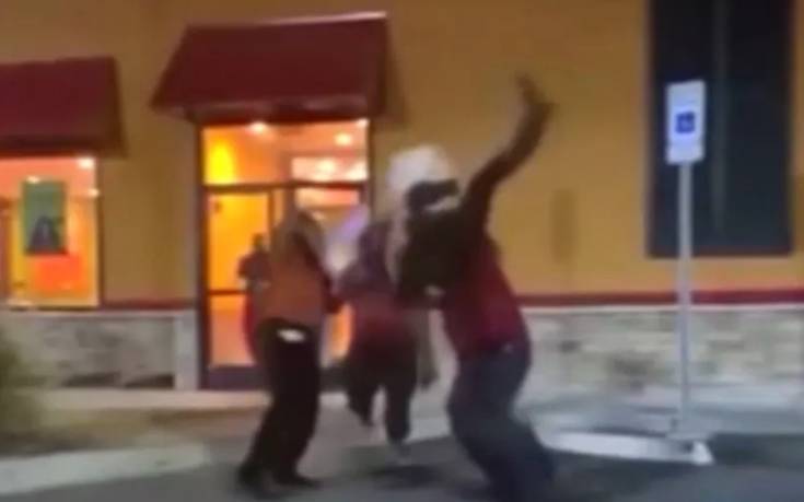 Υπάλληλος έστειλε στο νοσοκομείο πελάτισσα που ζητούσε επιστροφή χρημάτων