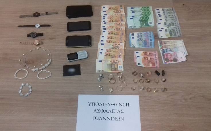 Συνελήφθη 60χρονη μέλος εγκληματικής οργάνωσης που εξαπατούσε τηλεφωνικά ηλικιωμένους