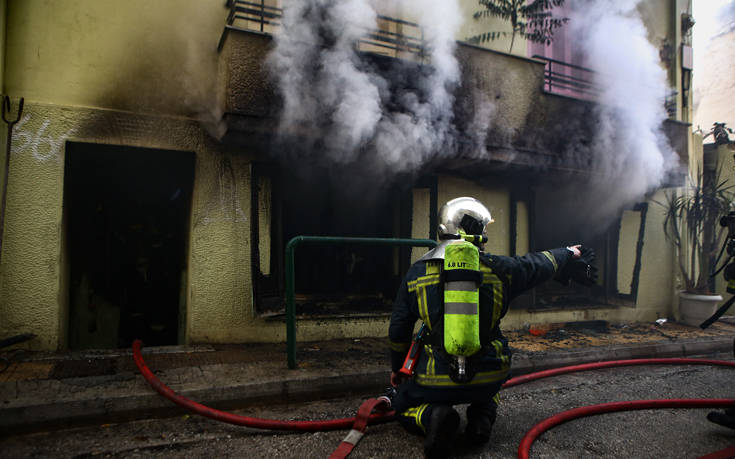 Εικόνα καταστροφής μετά τη φωτιά σε διαμέρισμα στην Κυψέλη