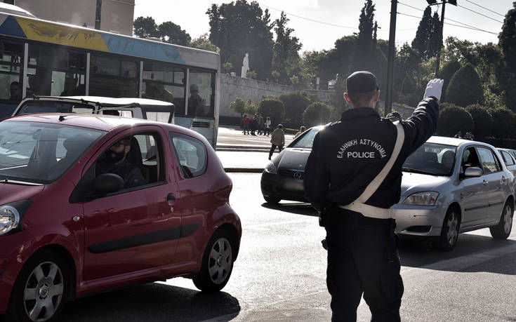 Κερατσίνι: Φορτηγό προσέκρουσε σε κολώνα – «Στο κόκκινο» η κίνηση