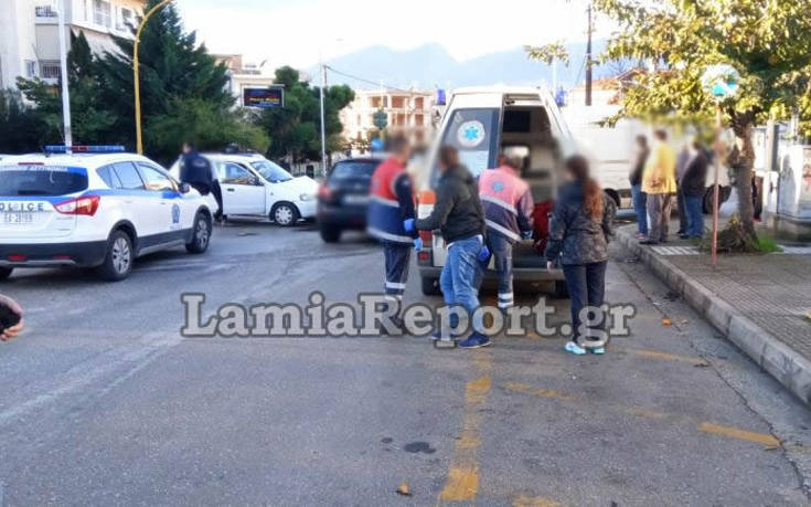 Παραβίασε το STOP κι έστειλε δύο άτομα στο νοσοκομείο