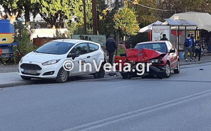 Παραλίγο τραγωδία στη Βέροια, ΙΧ κόντεψε να παρασύρει μαθητές που πήγαιναν σχολείο