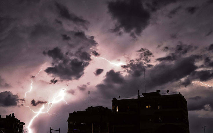 Καιρός: Καταιγίδες με έντονη ηλεκτρική δραστηριότητα και χαλάζι σχεδόν σε όλη την Ελλάδα αύριο