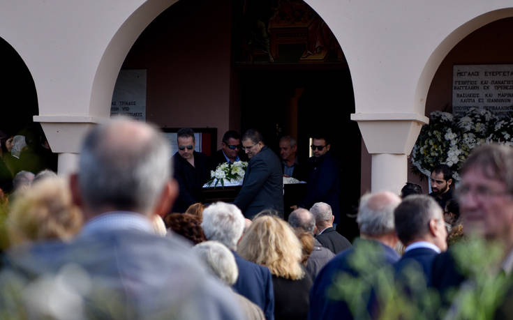 Συγκίνηση στην κηδεία του Περικλή Βασιλάκη