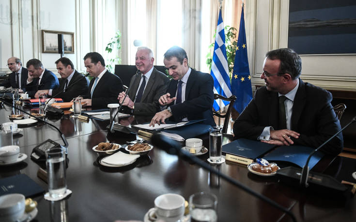 Τα συγχαρητήρια Μητσοτάκη στους υπουργούς, «30 νομοσχέδια μέχρι το τέλος του 2019»
