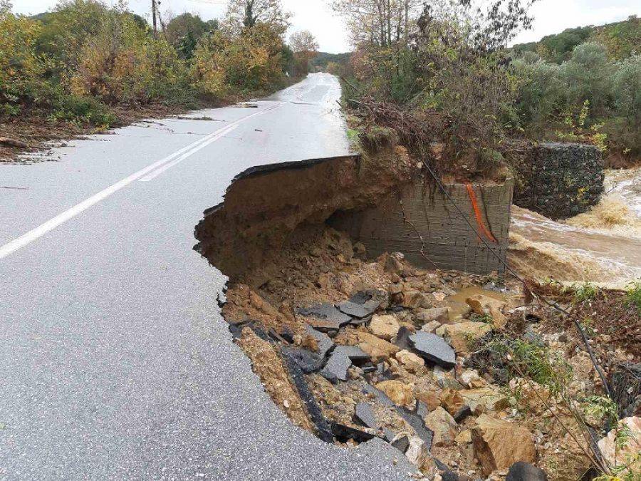 Κλειστός ο δρόμος Πολυγύρου &#8211; Ιερισσού λόγω των καταστροφών που προκάλεσε η κακοκαιρία