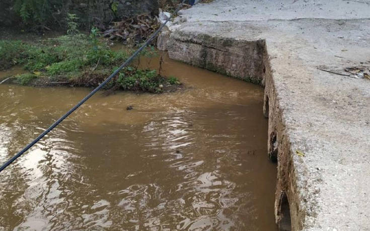 Λέσβος: Υγειονομική «βόμβα» από τα λύματα στη Μόρια καταγγέλλουν οι κάτοικοι