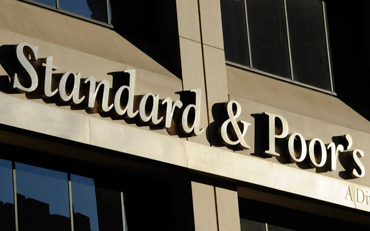 Ο οίκος Standard &#038; Poor&#8217;s αναβάθμισε το αξιόχρεο ελληνικών τραπεζών