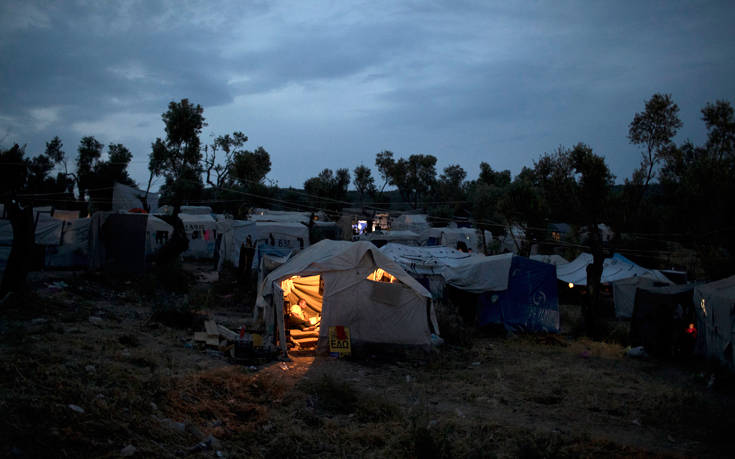 «Όχι» στη δημιουργία κλειστών κέντρων κράτησης μεταναστών από τους νησιώτες του Β. Αιγαίου