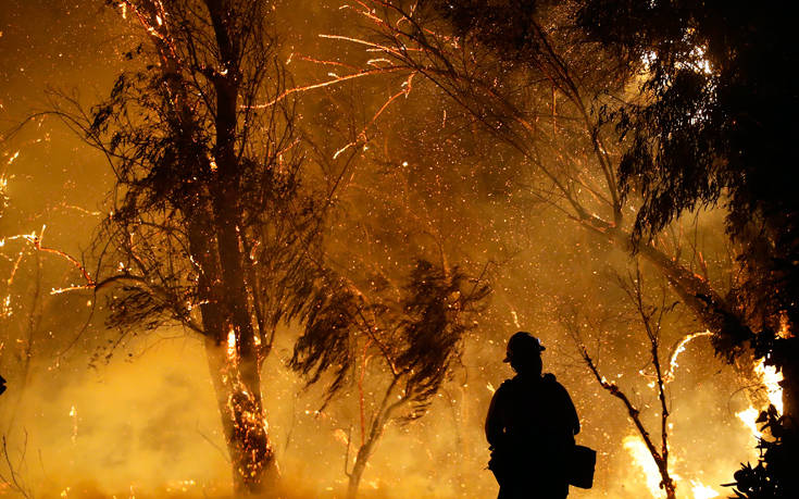 Επικίνδυνος συνδυασμός στις ΗΠΑ COVID-19 και δασικές πυρκαγιές