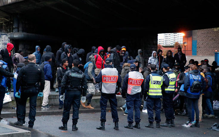 Η γαλλική αστυνομία απομάκρυνε 1.606 μετανάστες από καταυλισμούς στο Παρίσι