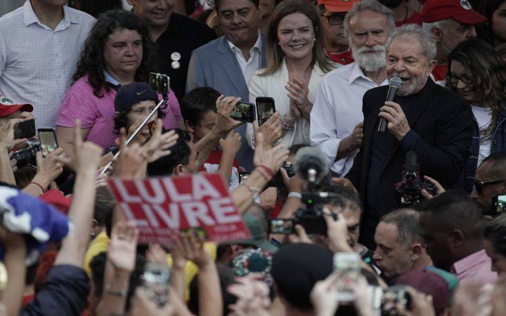 «Γιορτάζει» η Κούβα για την αποφυλάκιση του Λούλα