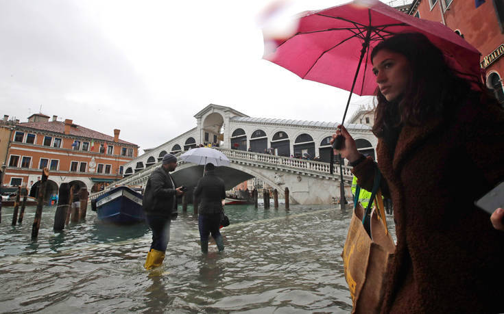 Μεγάλες καταστροφές στη Βενετία από πλημμύρα, βυθίστηκαν στο νερό πλατείες και σοκάκια