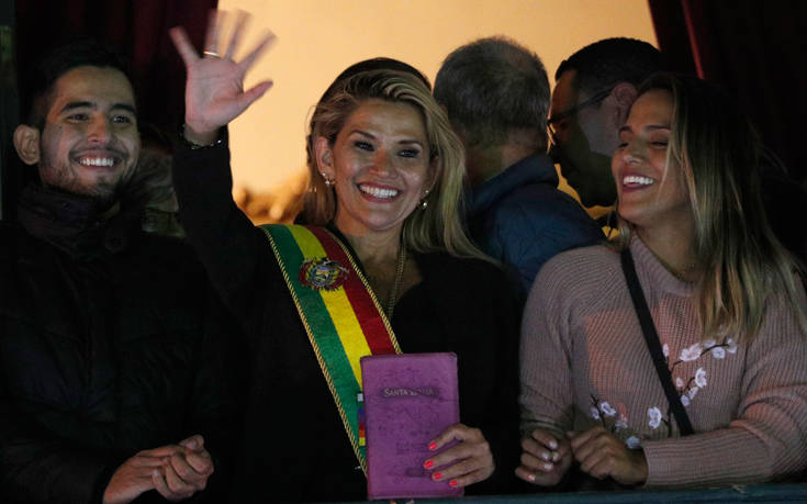 Αποσύρθηκε από τις επερχόμενες εκλογές η μεταβατική πρόεδρος της Βολιβίας