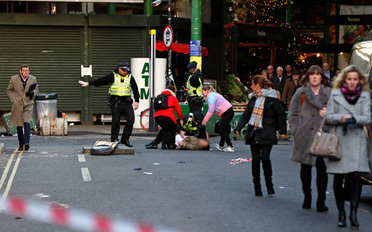 Εικόνες τρόμου από την επίθεση με μαχαίρι στο Λονδίνο