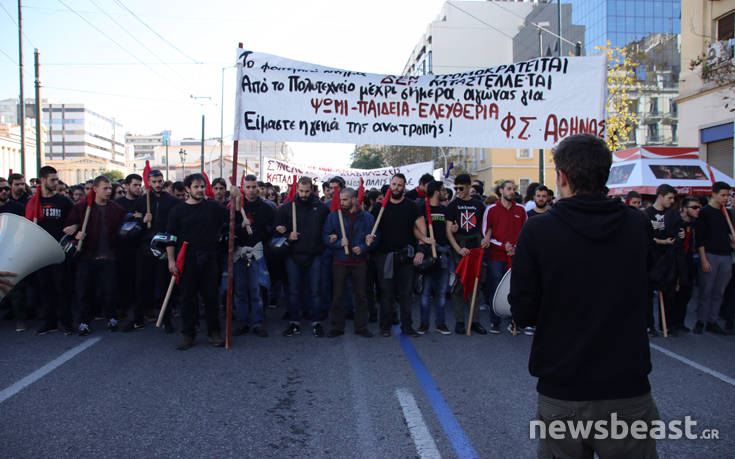 Πολυτεχνείο: Ένταση στο συλλαλητήριο, ζημιές σε βιτρίνες στη Βουκουρεστίου