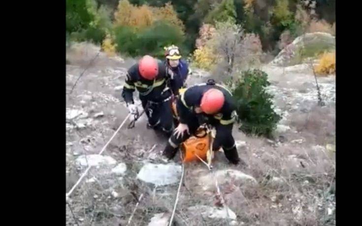 Κατερίνη: Η συγκλονιστική στιγμή που πυροσβέστες ανασύρουν νεκρές τη 17χρονη και τη μητέρα της