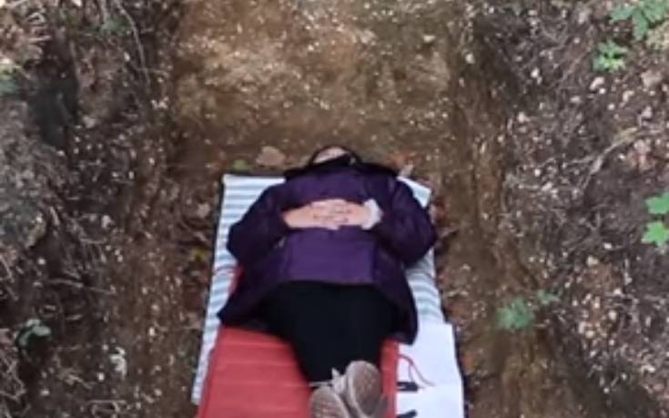Πανεπιστήμιο με μακάβριο πρότζεκτ βάζει τους φοιτητές τους μέσα σε τάφους