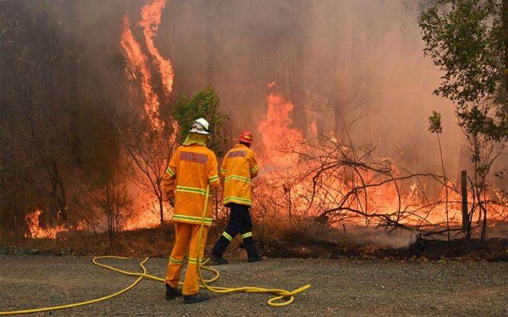 Μάχη με τις πυρκαγιές δίνουν οι πυροσβέστες στην Αυστραλία