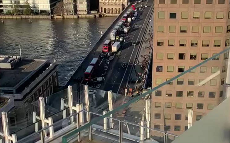Συναγερμός στη γέφυρα του Λονδίνου μετά από αναφορές για πυροβολισμούς