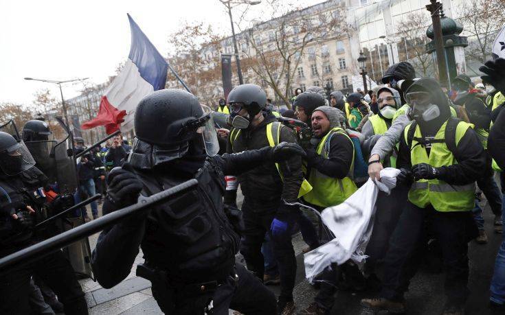 Οι γαλλικές αρχές απαγόρευσαν στα Κίτρινα Γιλέκα να διαδηλώσουν στο Σανζ Ελιζέ