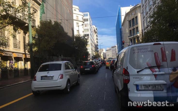 Κίνηση τώρα: Μποτιλιαρισμένοι οι δρόμοι στο κέντρο της Αθήνας