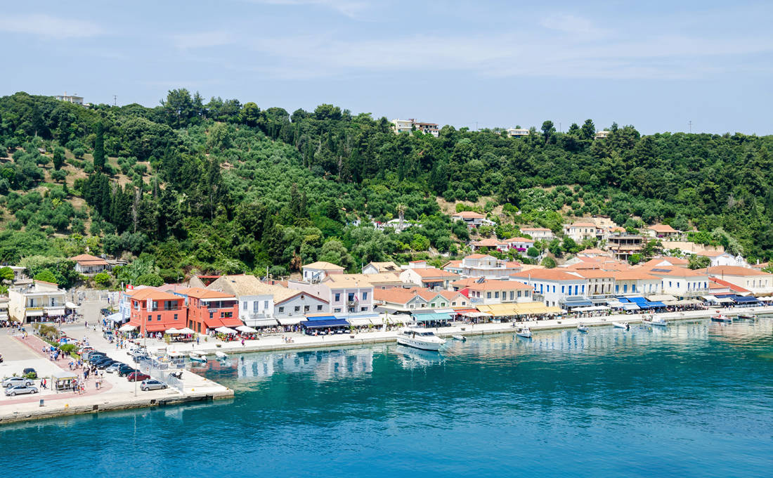 Το γραφικό και κοσμικό Κατάκολο με τις φυσικές ομορφιές