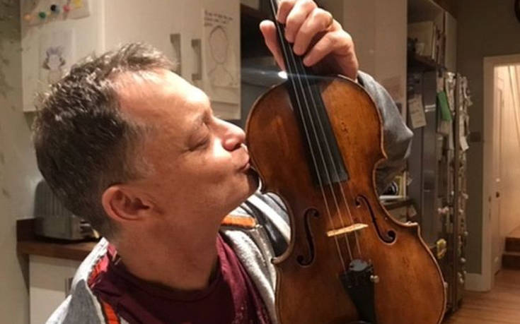 Ένα βιολί 310 ετών, ξεχασμένο σε τραίνο, επέστρεψε «άθικτο, στο σπίτι του»