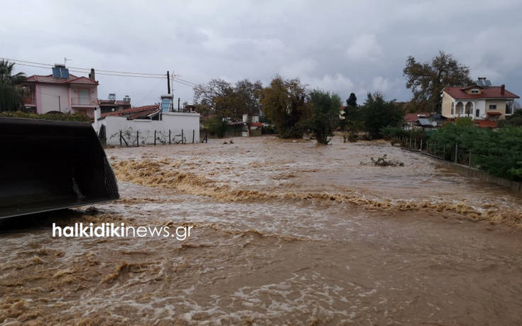 Κακοκαιρία στη Χαλκιδική: Πνίγηκε στη λάσπη η Ολυμπιάδα, απεγκλωβίστηκαν άνθρωποι