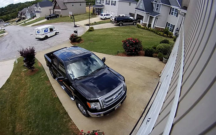 Ταχυδρόμος ξεχνάει το χειρόφρενο και ακολουθεί αρκετό τρέξιμο